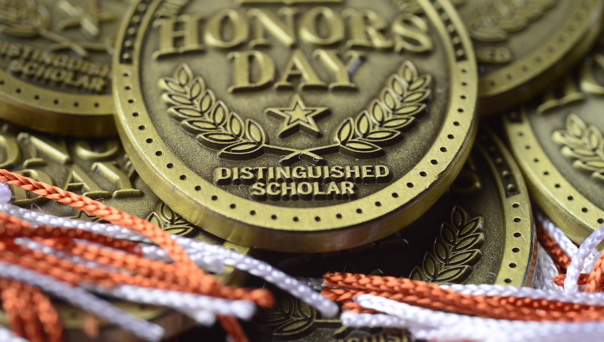 honors-day-medallion-and-cords