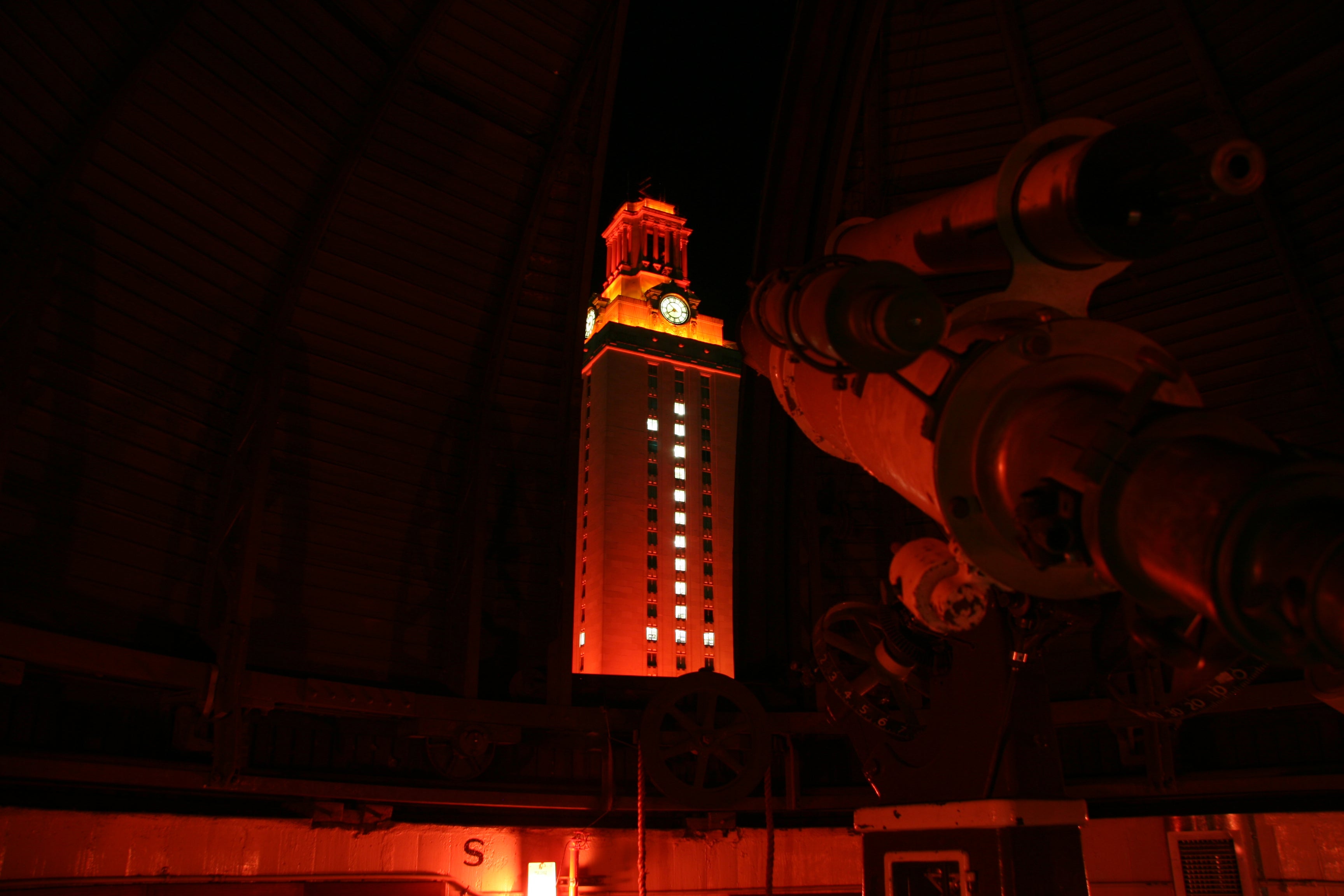 Painter Hall telescope in front of the UT Tower