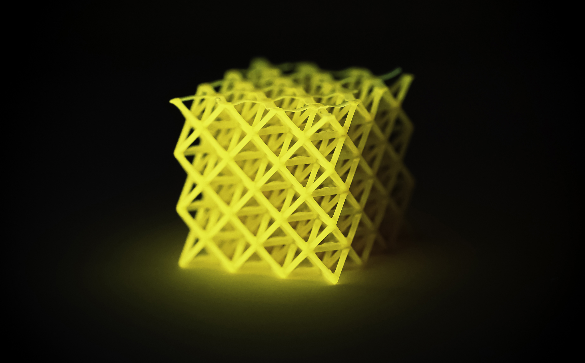 Second place image of a three-dimensional lattice composed of polyacrylate.